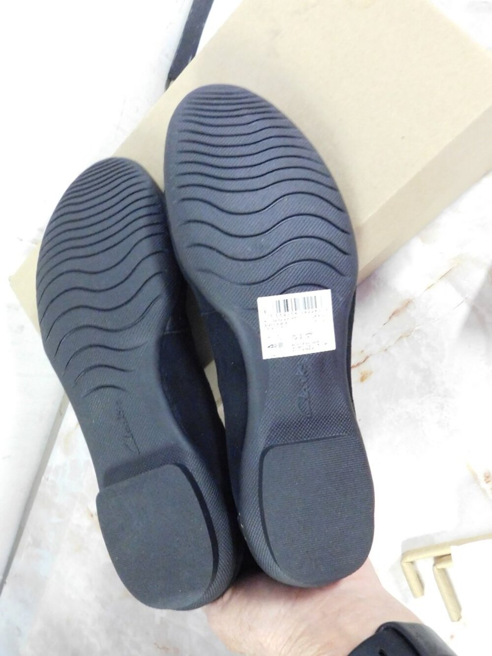 Clarks Black Suede Ballerina Flat Style Shoes sz 7 Med - Picture 6 of 9